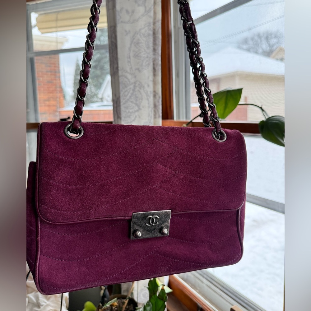 💃SOLD💃 Chanel Fuchsia Suede Chain Shoulder Bag - Picture 2 of 11